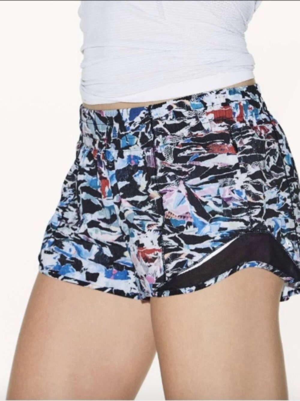 Lululemon Hotty Hot Short II *2.5" Size 8 Excellent Condition Shorts